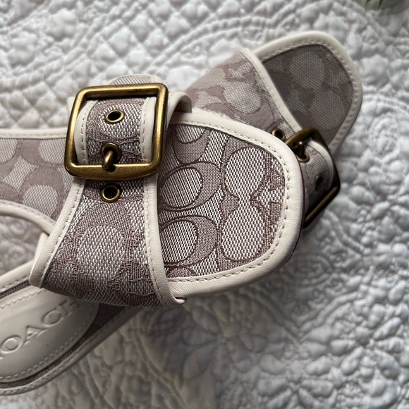 Coach: egg shell & canvas slip on kitten heels, very good condition size 8 - Picture 9 of 12